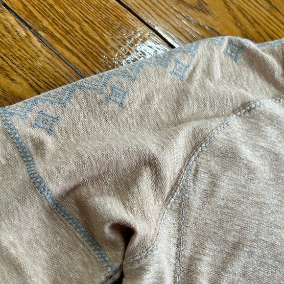 Comme Toi long sleeve top.  Tan.  Good condition.  Size Large - Picture 3 of 5